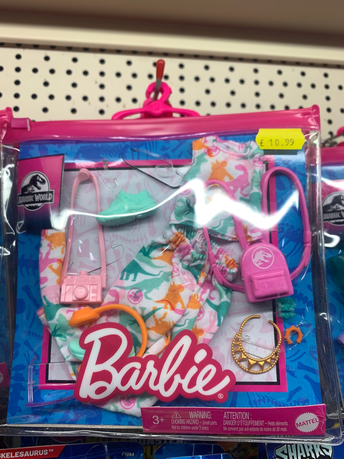 Jurassic World Barbie Dino Jogger Fashion Storytelling Pack