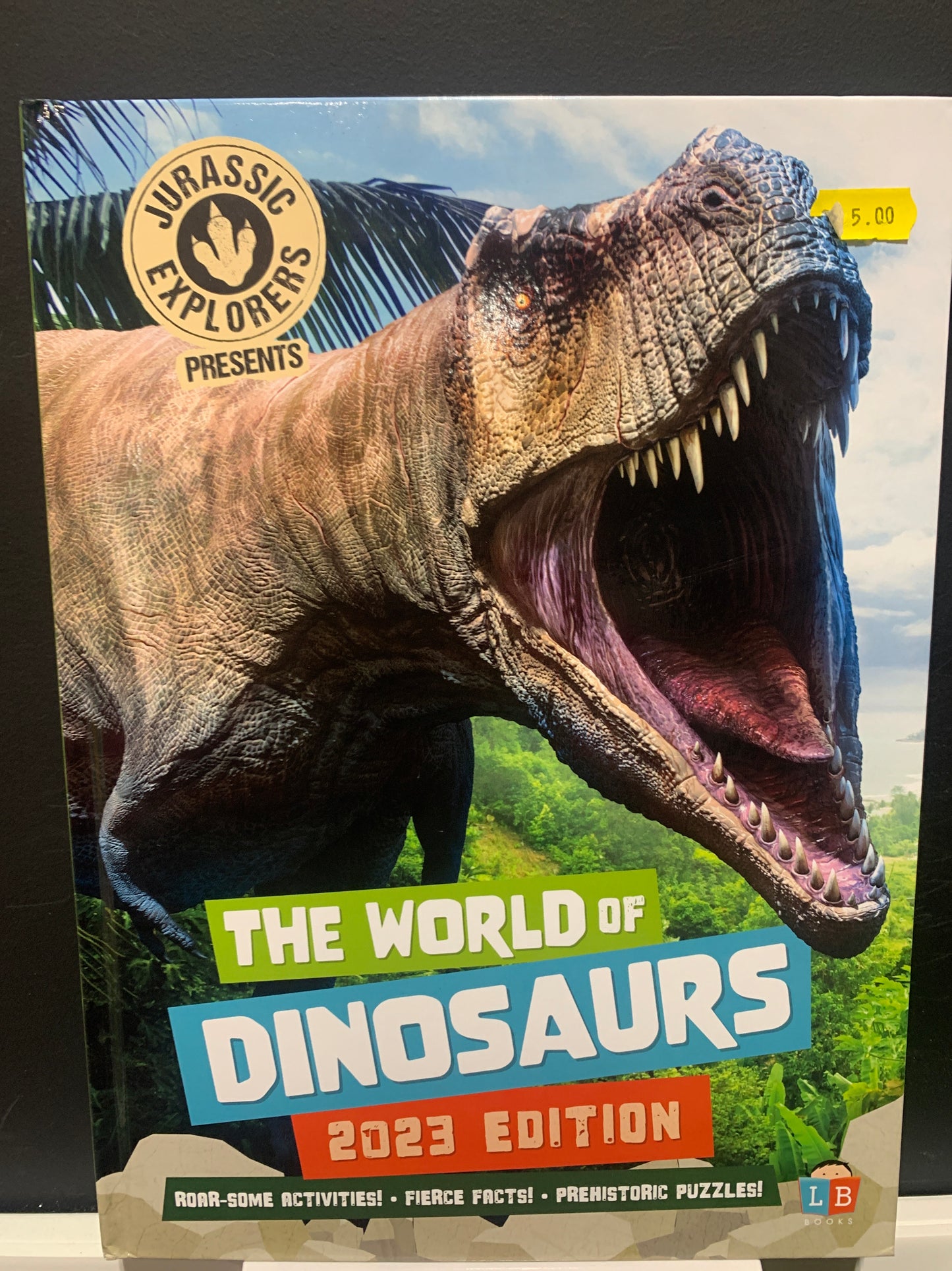 Jurassic Explorers the World of Dinosaurs annual 2023
