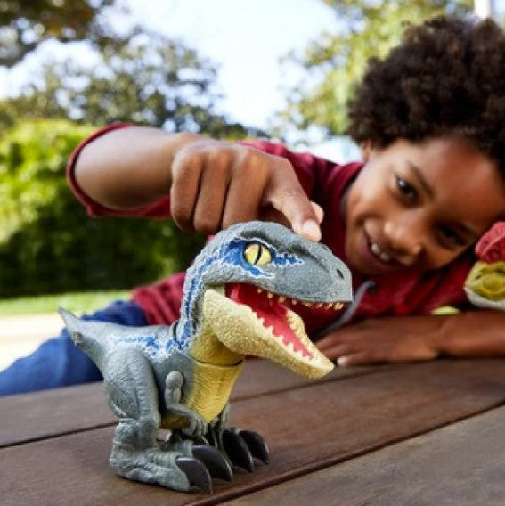 Jurassic World Uncaged Rowdy Roars Velociraptor Beta