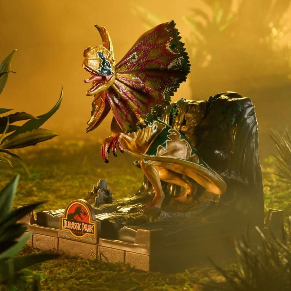 Jurassic Park Creature Diorama – Dilophosaurus: The Noble Collection